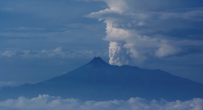 Some 300 people evacuated as Colima volcano in Mexico may erupt